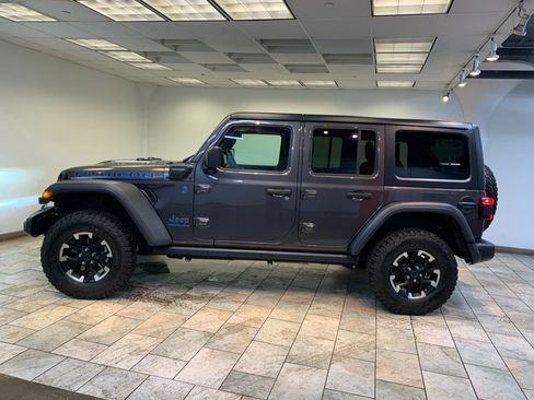 Used 2024 Jeep Wrangler Unlimited Rubicon 4xe w/ Convenience Group AWD/4WD image 3