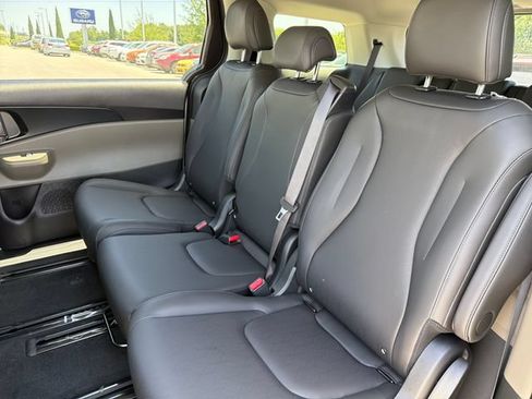 New 2026 Kia Carnival FWD image 19