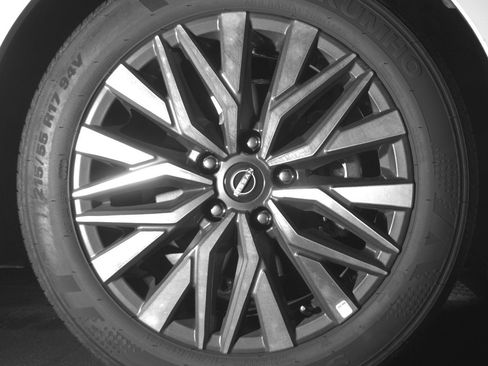 Used 2025 Nissan Altima 2.5 SV FWD image 13