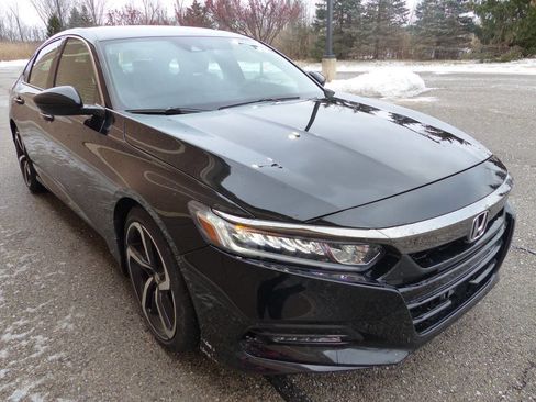 Used 2018 Honda Accord Sport image 11
