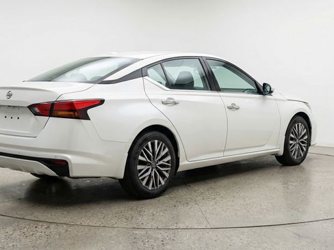 Used 2025 Nissan Altima 2.5 SV image 9