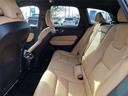 Used 2020 Volvo XC60 T5 Inscription image 10