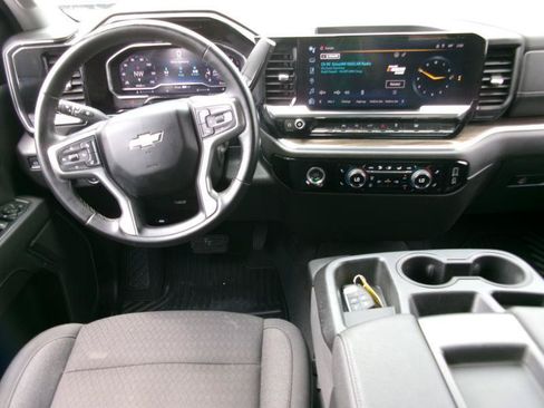 Used 2024 Chevrolet Silverado 1500 LT AWD/4WD image 11