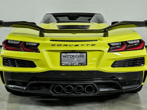 Used 2024 Chevrolet Corvette Z06 w/ Z07 Performance Package RWD image 9
