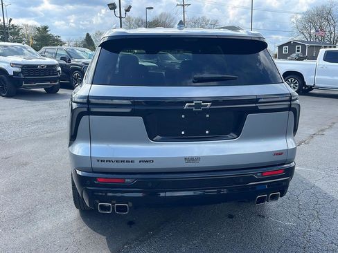 Used 2025 Chevrolet Traverse RS image 4