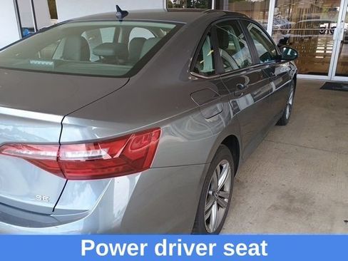 Used 2024 Volkswagen Jetta SE FWD image 5