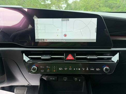 Used 2025 Kia Niro Wind FWD image 6