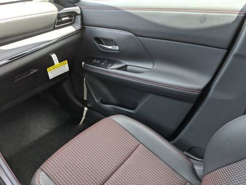 Certified 2025 Nissan Kicks SR FWD image 23