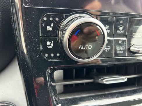 Used 2023 Toyota Highlander Platinum FWD image 21