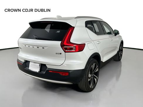 Used 2023 Volvo XC40 B5 Plus w/ Climate Package AWD/4WD image 6
