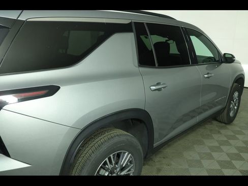 Used 2025 Chevrolet Traverse LT image 19