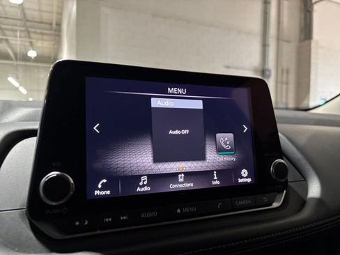 Used 2024 Nissan Rogue S AWD/4WD image 20