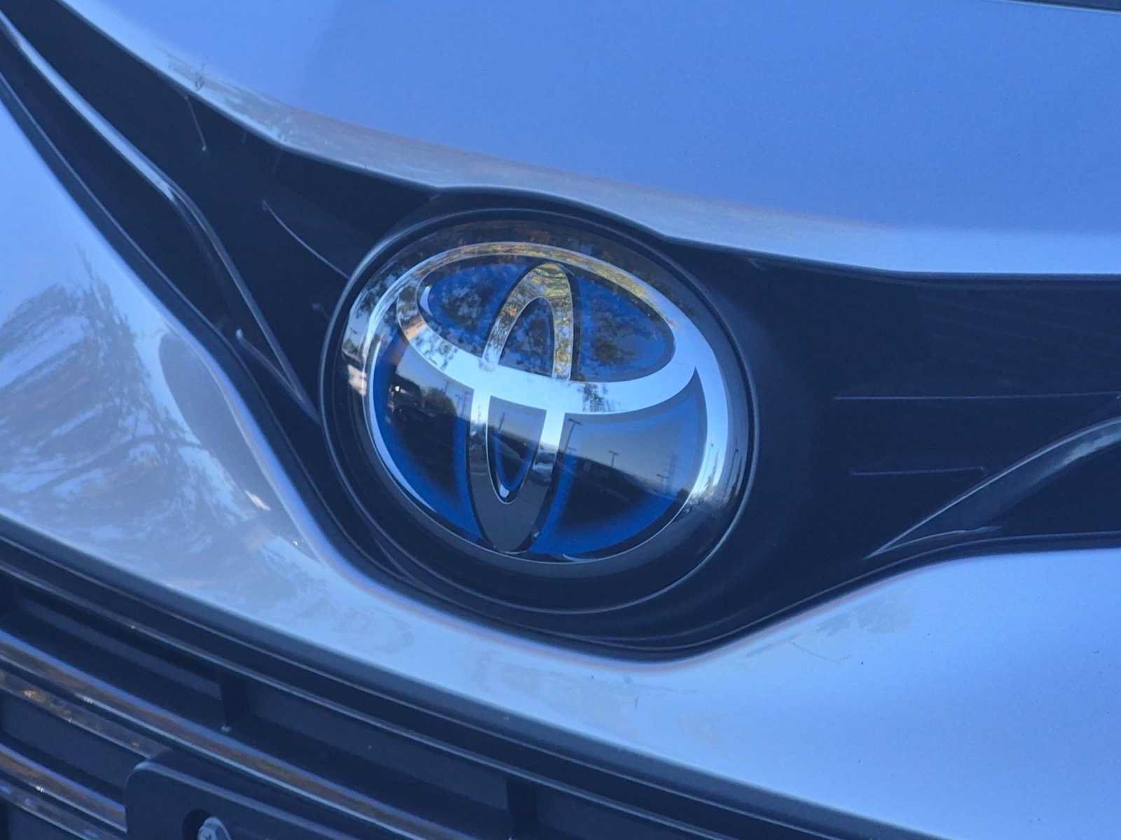 Used 2021 Toyota Camry LE FWD image 12