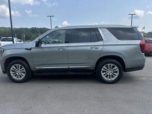 Used 2024 GMC Yukon SLT w/ SLT Luxury Package image 6