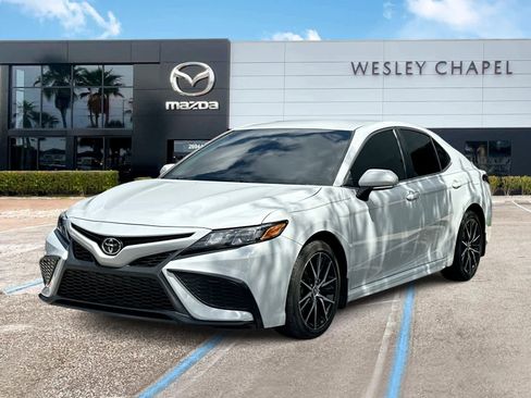 Used 2024 Toyota Camry SE FWD image 1