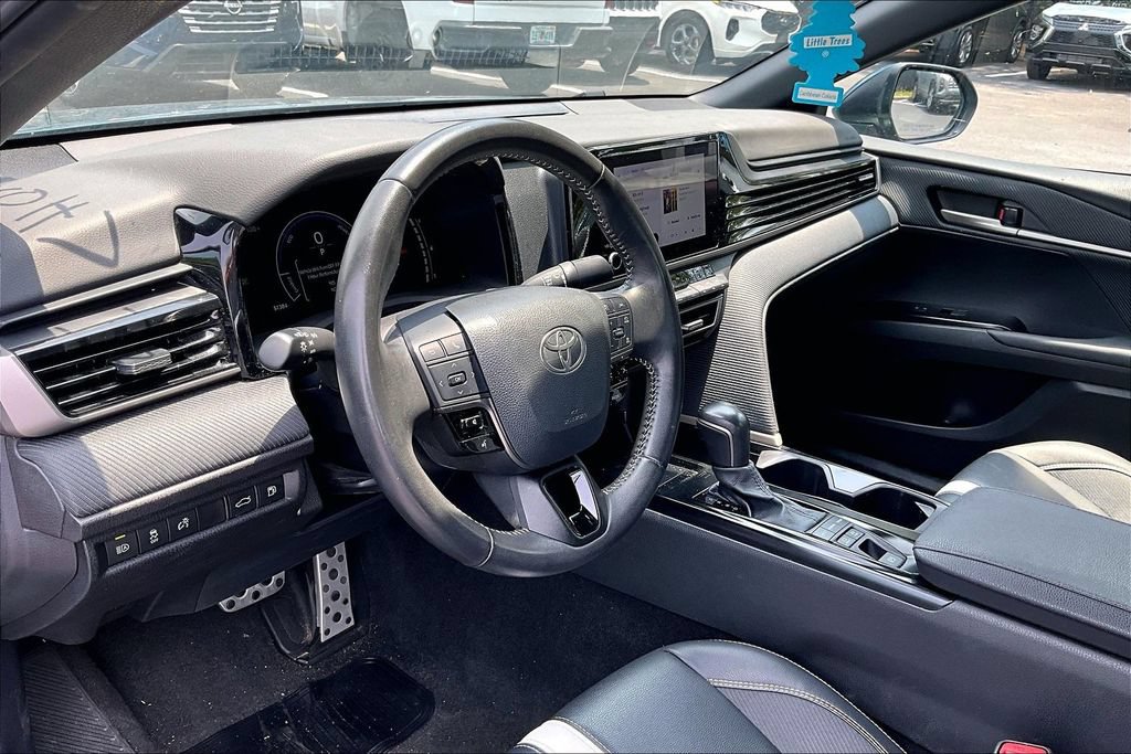 Used 2025 Toyota Camry SE FWD image 17