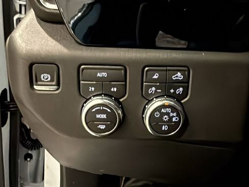 New 2026 GMC Sierra 1500 SLT AWD/4WD image 32