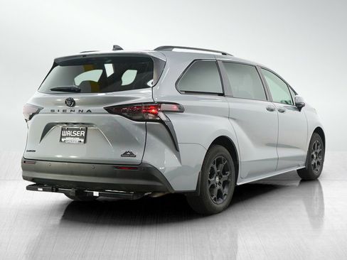 Used 2026 Toyota Sienna XLE Woodland Edition AWD/4WD image 5