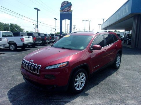 Used 2017 Jeep Cherokee Latitude w/ Comfort & Sound Group FWD image 1