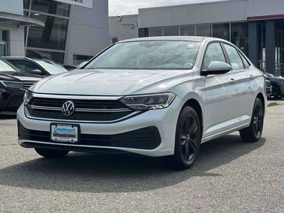Used 2024 Volkswagen Jetta SE w/ Panoramic Sunroof Package
