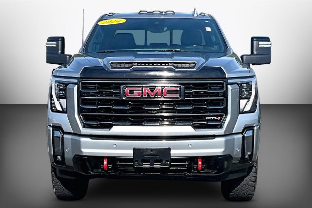 Used 2024 GMC Sierra 2500 AT4 w/ AT4 Premium Plus Package AWD/4WD image 3