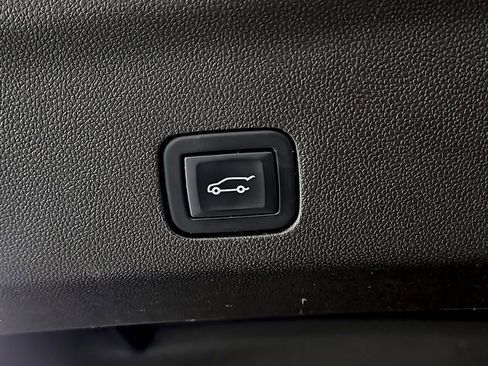 Used 2023 GMC Yukon XL SLT w/ SLT Premium Package RWD image 31