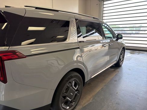 Used 2025 Kia Carnival SX FWD image 8