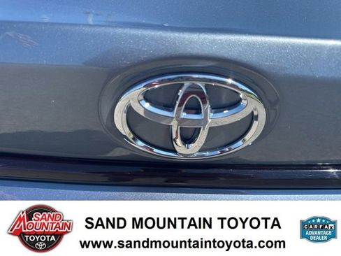 Used 2022 Toyota Corolla LE image 11