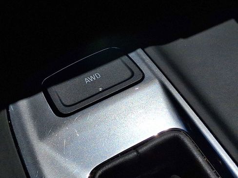 Used 2018 Chevrolet Equinox LS AWD/4WD image 24