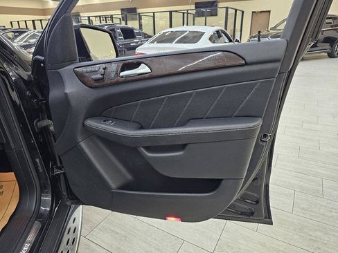 Used 2015 Mercedes-Benz GL 450 4MATIC image 40