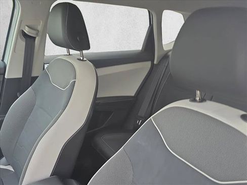 Certified 2025 Volkswagen Taos SE AWD/4WD image 18