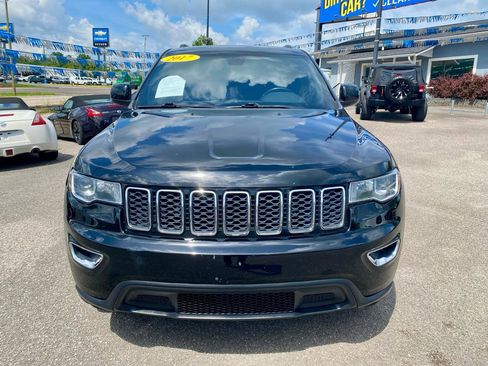 Used 2017 Jeep Grand Cherokee Laredo w/ Quick Order Package 23E AWD/4WD image 2