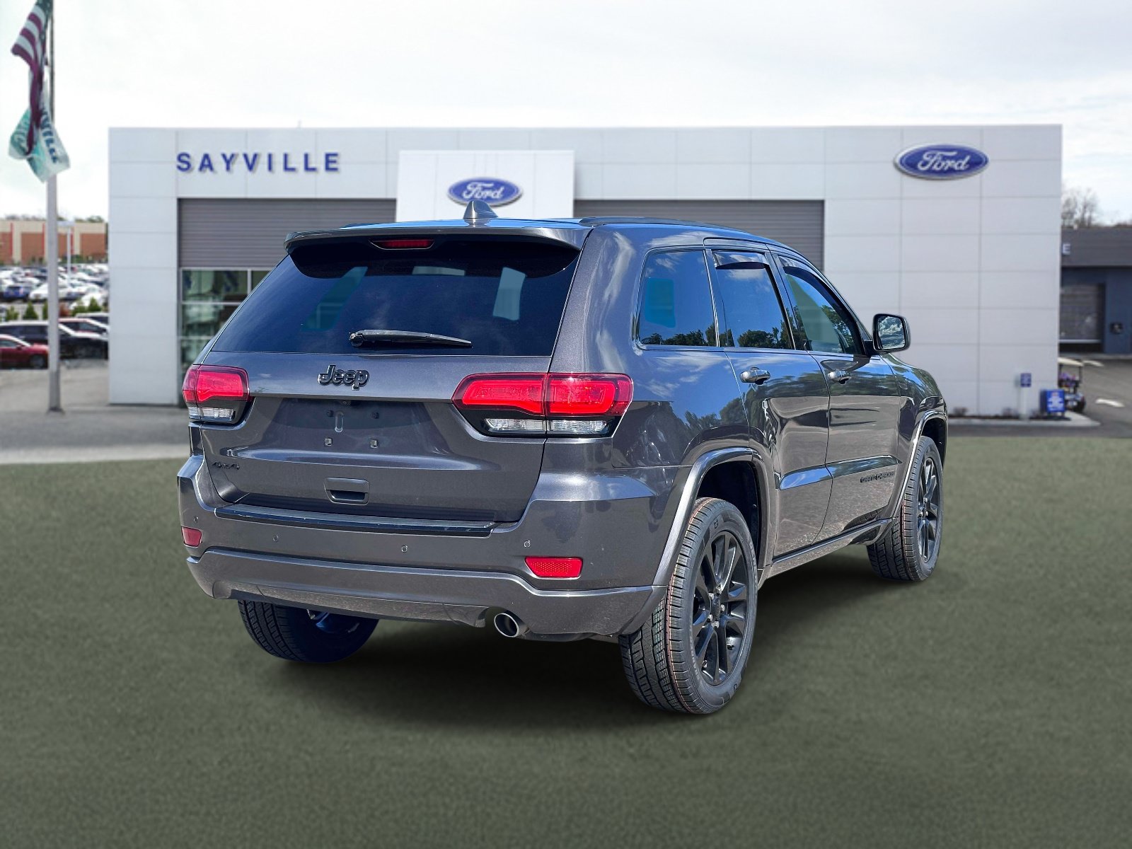 Used 2018 Jeep Grand Cherokee Altitude AWD/4WD image 5