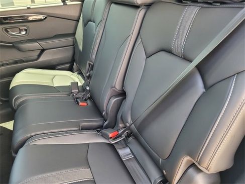 New 2025 Honda Pilot Touring image 5
