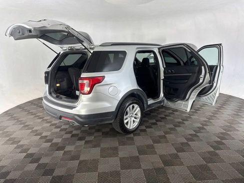 Used 2018 Ford Explorer XLT AWD/4WD image 16