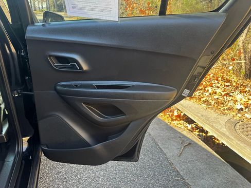 Used 2020 Chevrolet Trax LT w/ Redline Edition image 11