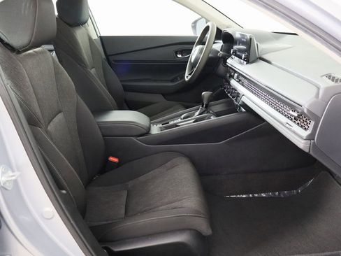 Used 2025 Honda Accord SE image 18