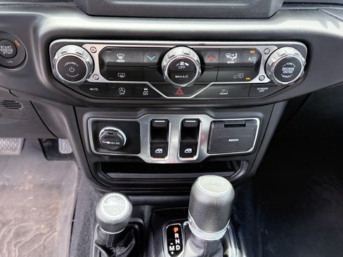 Used 2023 Jeep Wrangler Sport AWD/4WD image 18