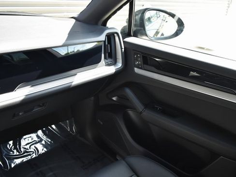 Certified 2025 Porsche Cayenne Coupe image 20