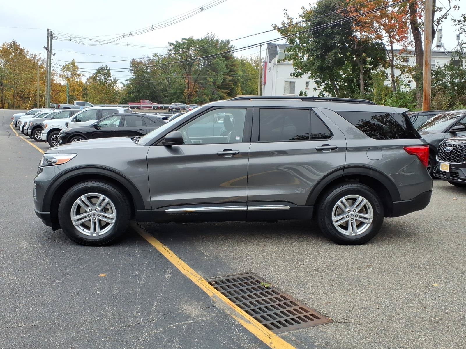 Certified 2022 Ford Explorer XLT w/ Equipment Group 202A AWD/4WD image 5