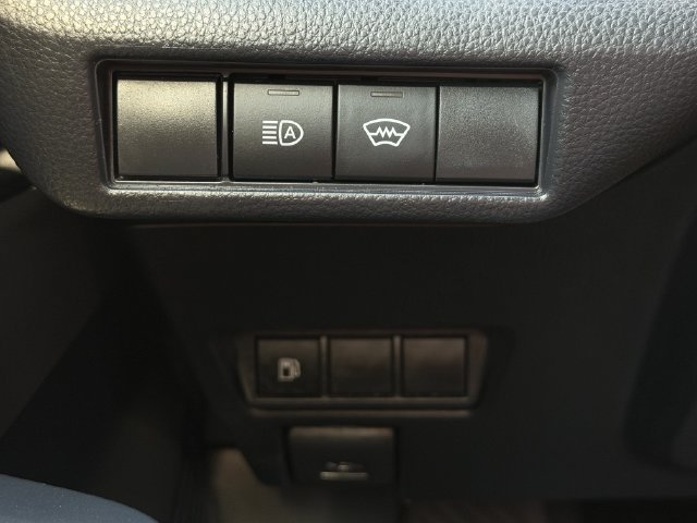 Used 2025 Toyota Prius LE FWD image 22