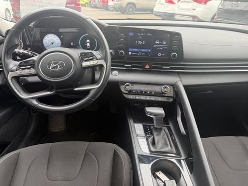 Used 2022 Hyundai Elantra SEL w/ Convenience + Premium Package FWD image 14