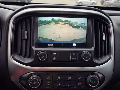 Used 2022 Chevrolet Colorado LT AWD/4WD image 17