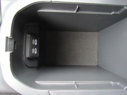 Used 2025 Toyota RAV4 LE image 27