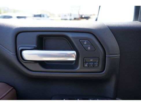 Used 2021 Chevrolet Silverado 1500 High Country image 17