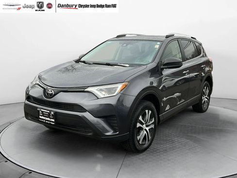 Used 2018 Toyota RAV4 LE image 3