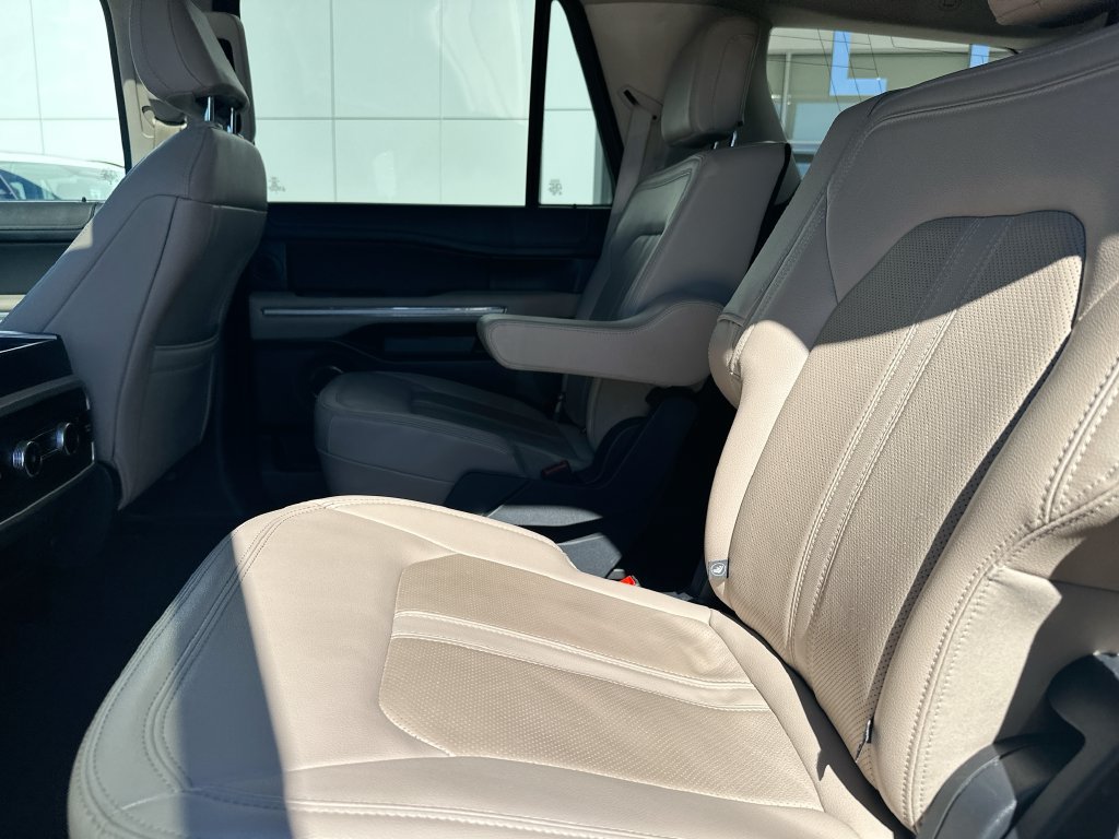 Used 2024 Ford Expedition Limited RWD image 4