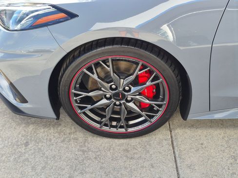 Used 2024 Chevrolet Corvette Stingray Preferred Conv w/ Z51 Performance Package RWD image 11