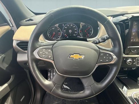 Used 2023 Chevrolet Traverse Premier AWD/4WD image 19