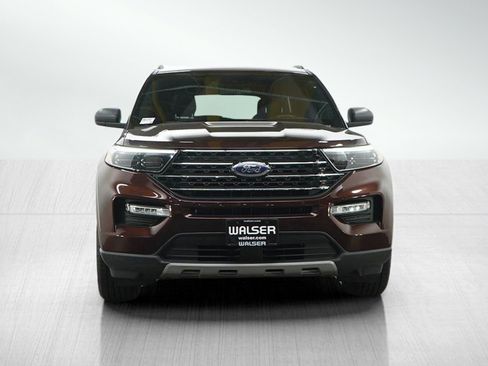Used 2020 Ford Explorer XLT w/ Equipment Group 202A AWD/4WD image 9